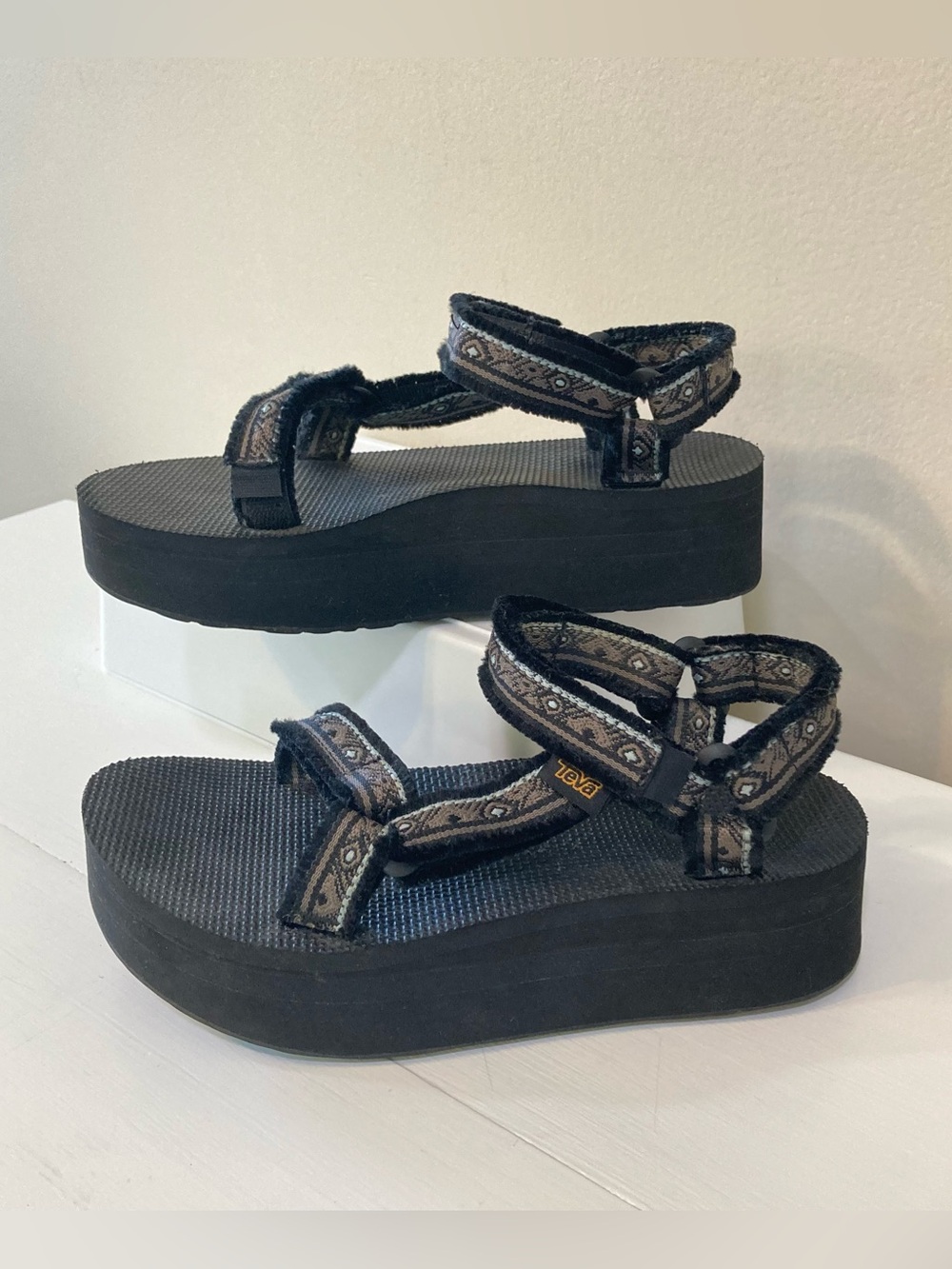 Teva Flatform Universal Maressa Womens Sz 6 Black Sandals Strappy